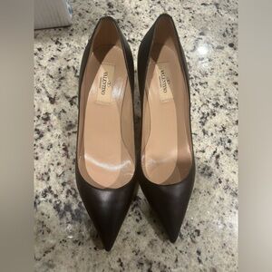 Comfortable Valentino Pumps!